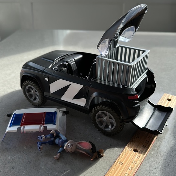 Zootopia toy and DVD - Picture 4 of 4